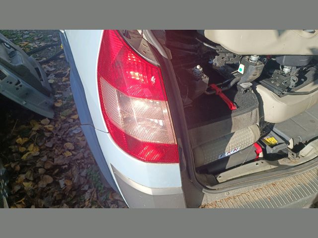 bontott RENAULT SCÉNIC II Bal hátsó Dobbetét (Kerékjárati, Műanyag)