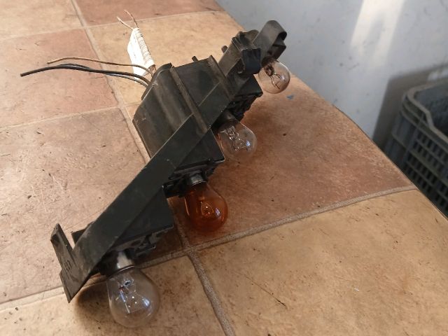 bontott RENAULT SCÉNIC II Bal Hátsó Lámpa Foglalat