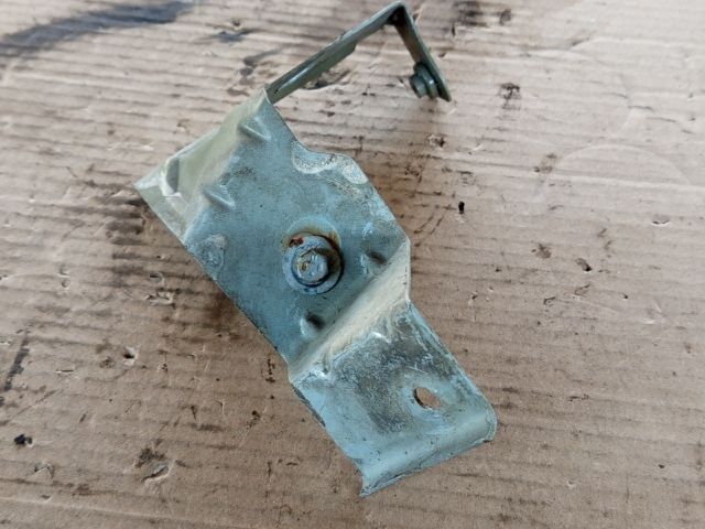 bontott RENAULT SCÉNIC II Bal Sárvédő Oldaltartó