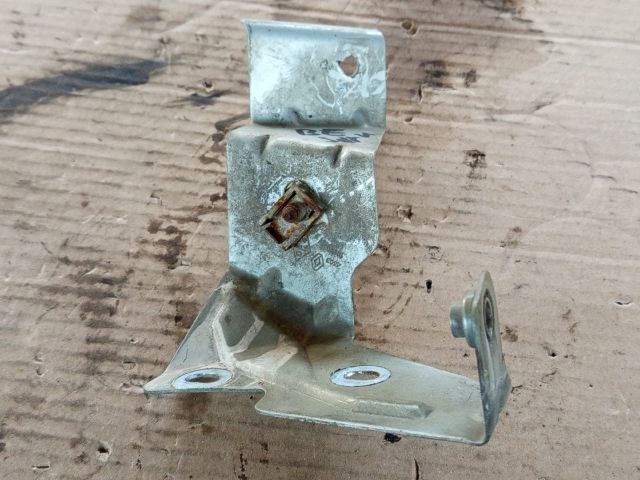 bontott RENAULT SCÉNIC II Bal Sárvédő Oldaltartó