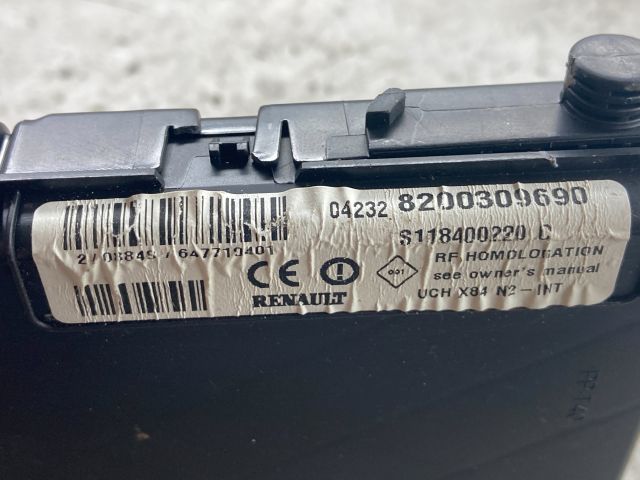 bontott RENAULT SCÉNIC II Biztosítéktábla Doboz