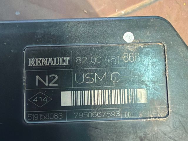 bontott RENAULT SCÉNIC II Biztosítéktábla Doboz