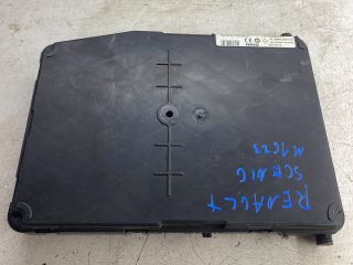 bontott RENAULT SCÉNIC II Biztosítéktábla Doboz