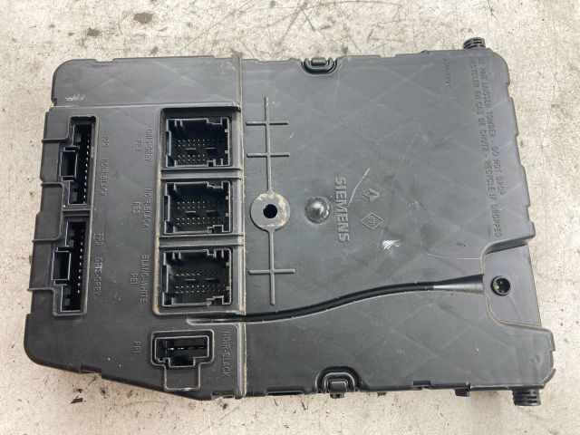 bontott RENAULT SCÉNIC II Biztosítéktábla Doboz