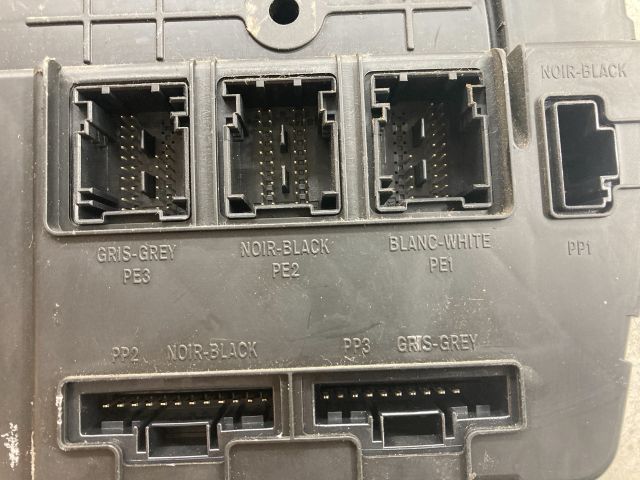 bontott RENAULT SCÉNIC II Biztosítéktábla Doboz