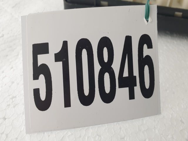 bontott RENAULT SCÉNIC II Biztosítéktábla Motortér