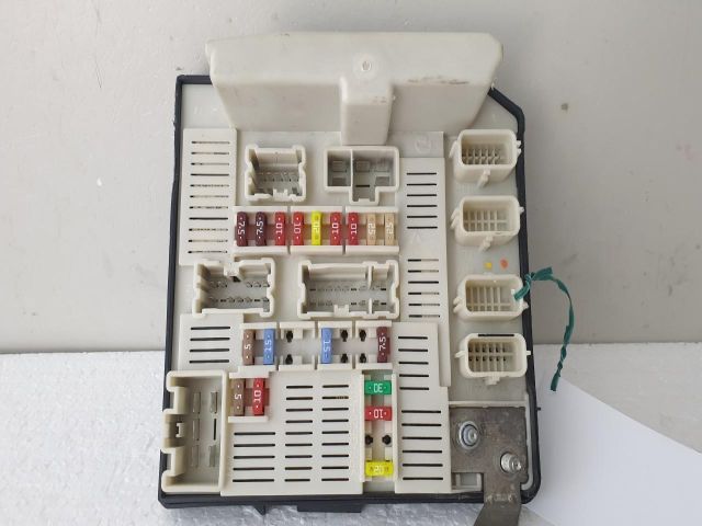 bontott RENAULT SCÉNIC II Biztosítéktábla Motortér