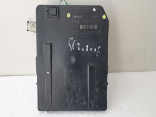 bontott RENAULT SCÉNIC II Biztosítéktábla Motortér