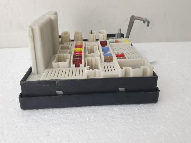 bontott RENAULT SCÉNIC II Biztosítéktábla Motortér