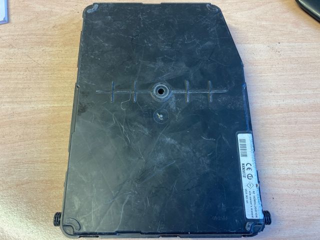 bontott RENAULT SCÉNIC II Biztosítéktábla Utastér