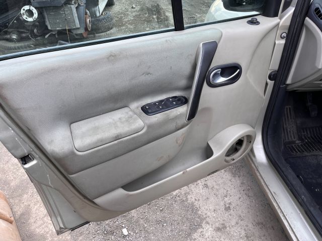 bontott RENAULT SCÉNIC II Biztosítéktábla Utastér