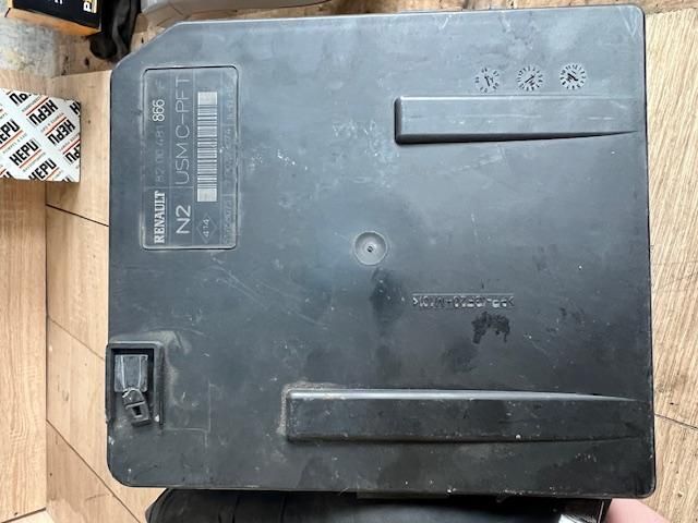 bontott RENAULT SCÉNIC II Biztosítéktábla Utastér