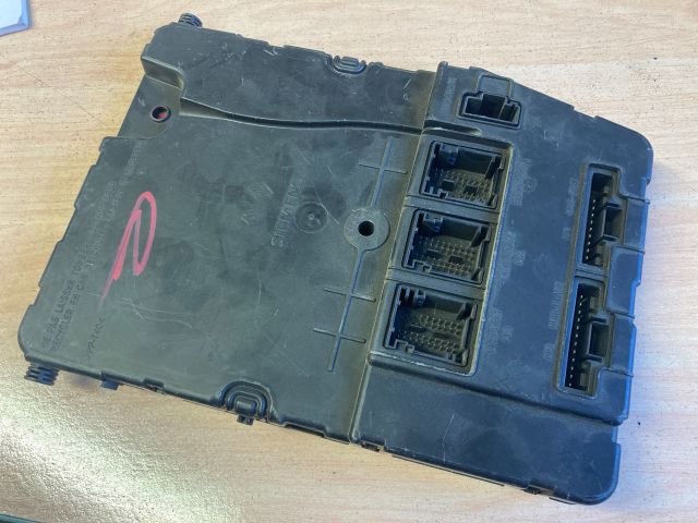 bontott RENAULT SCÉNIC II Biztosítéktábla Utastér