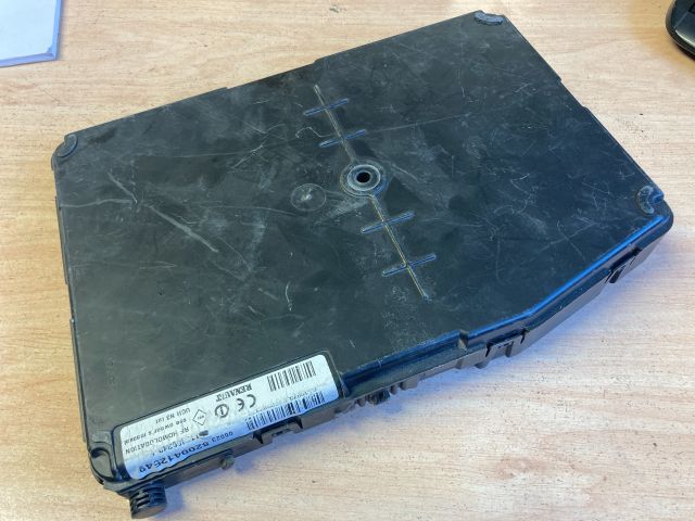 bontott RENAULT SCÉNIC II Biztosítéktábla Utastér