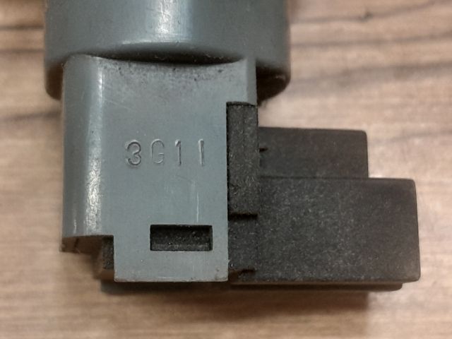 bontott RENAULT SCÉNIC II Csomagtér Nyitó Kar / Gomb