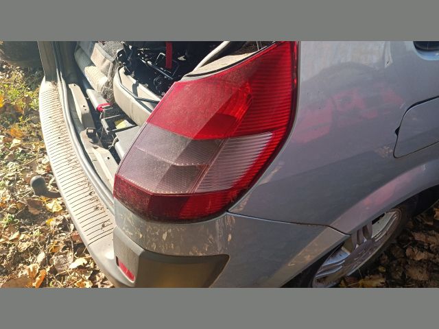 bontott RENAULT SCÉNIC II Csomagtérajtó Burkolat Felső