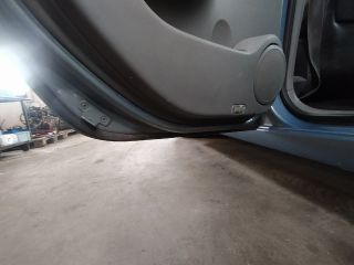 bontott RENAULT SCÉNIC II Csomagtérajtó Gumikéder