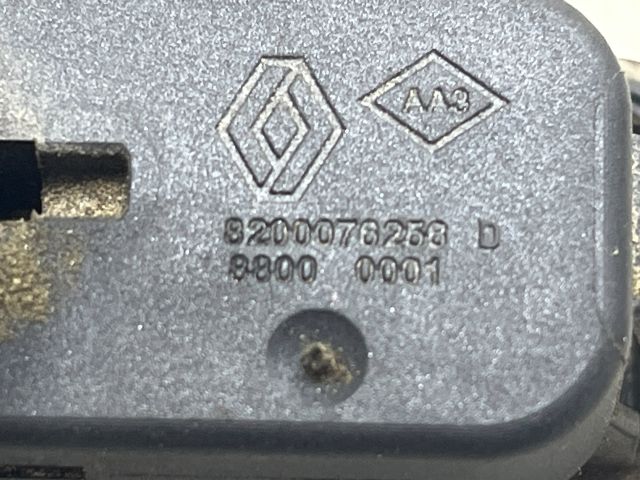 bontott RENAULT SCÉNIC II Csomagtérajtó Kapcsoló