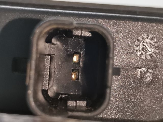 bontott RENAULT SCÉNIC II Csomagtérajtó Kapcsoló