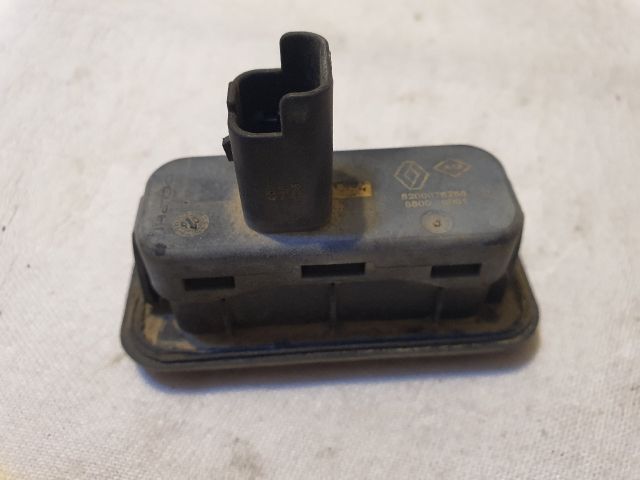 bontott RENAULT SCÉNIC II Csomagtérajtó Kilincs