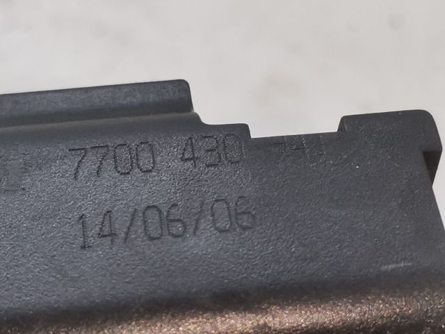 bontott RENAULT SCÉNIC II Csomagtérajtó Zárszerkezet