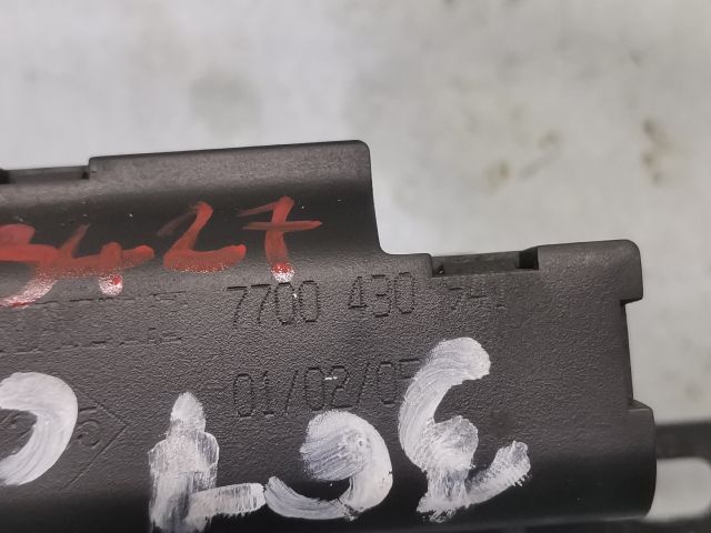 bontott RENAULT SCÉNIC II Csomagtérajtó Zárszerkezet