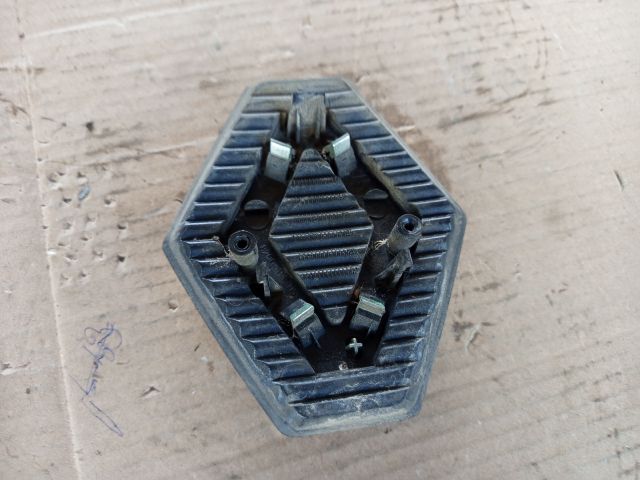 bontott RENAULT SCÉNIC II Első Embléma