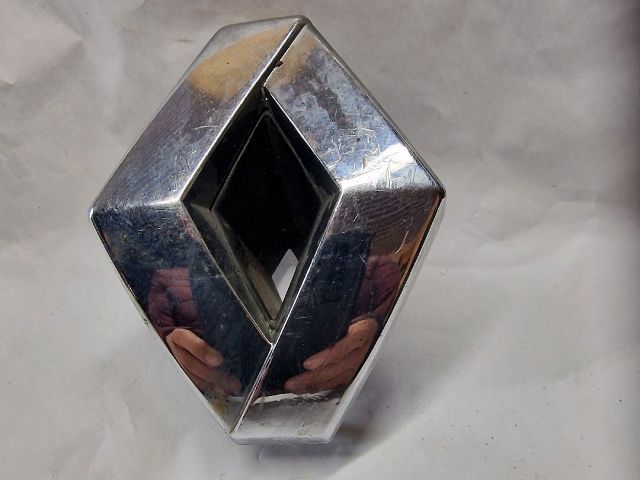 bontott RENAULT SCÉNIC II Első Embléma