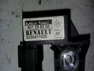 bontott RENAULT SCÉNIC II Első Középső Ütközés Érzékelő (Homlokfalon)