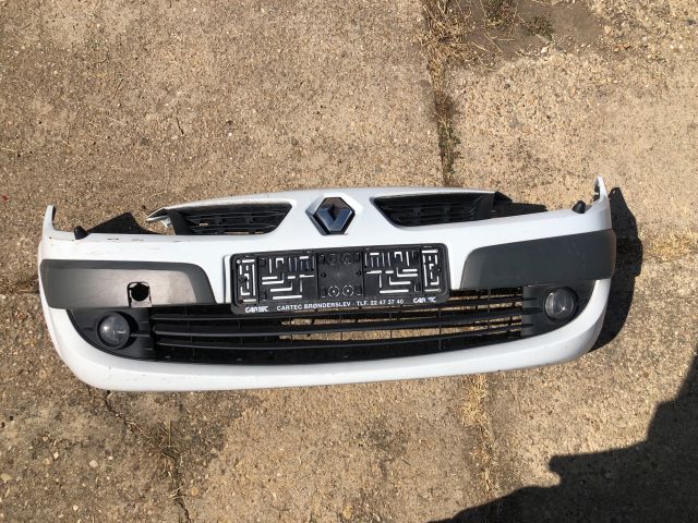 bontott RENAULT SCÉNIC II Első Lökhárító (Részeivel)