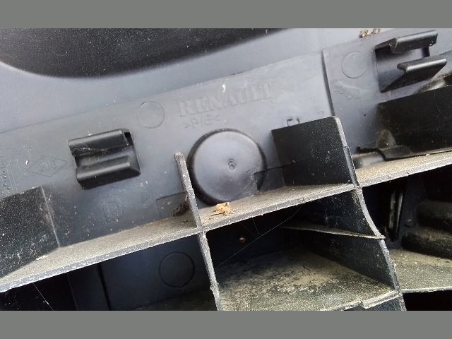 bontott RENAULT SCÉNIC II Első Lökhárító (Részeivel)