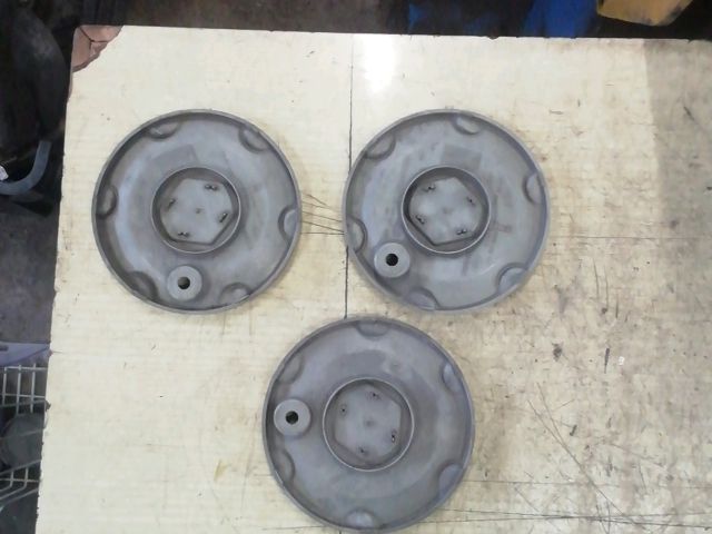 bontott RENAULT SCÉNIC II Felniközép (1 db)