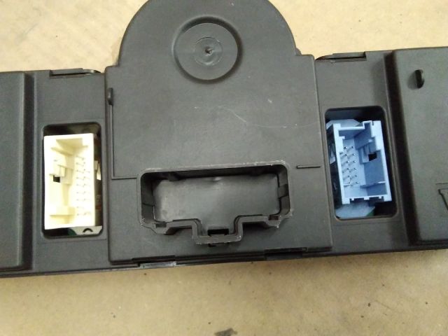 bontott RENAULT SCÉNIC II Fűtéskapcsoló (digit klímás)