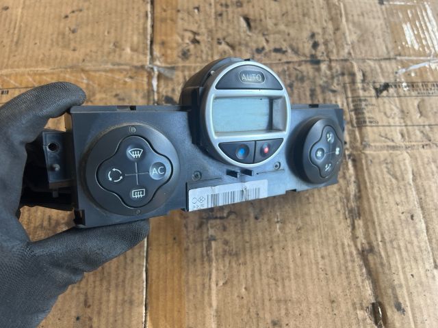 bontott RENAULT SCÉNIC II Fűtéskapcsoló (digit klímás)