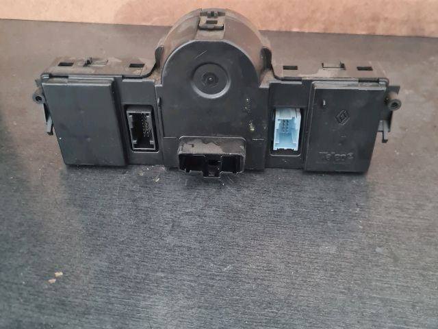 bontott RENAULT SCÉNIC II Fűtéskapcsoló (digit klímás)