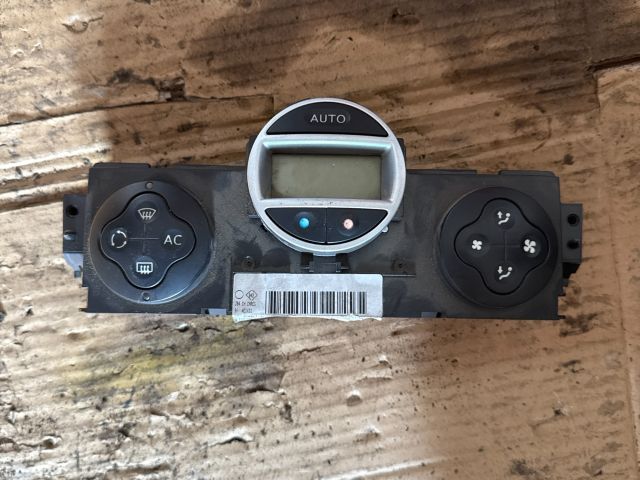 bontott RENAULT SCÉNIC II Fűtéskapcsoló (digit klímás)