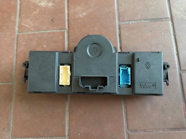 bontott RENAULT SCÉNIC II Fűtéskapcsoló (digit klímás)