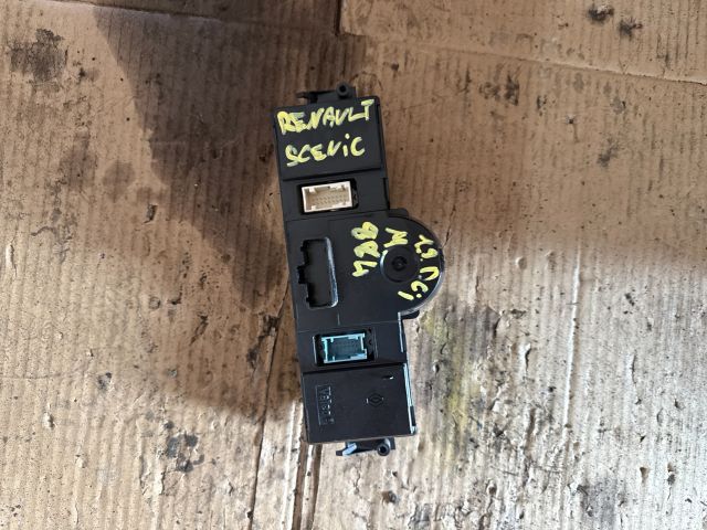 bontott RENAULT SCÉNIC II Fűtéskapcsoló (digit klímás)