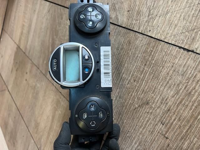 bontott RENAULT SCÉNIC II Fűtéskapcsoló (digit klímás)