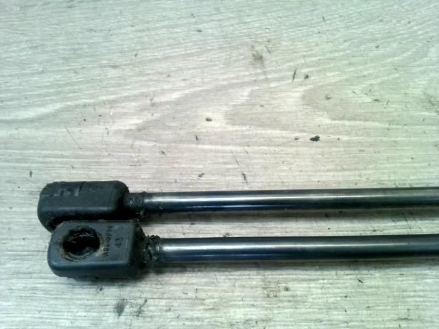 bontott RENAULT SCÉNIC II Gázrugós Kitámasztó Teleszkóp Pár Csomagtérajtó