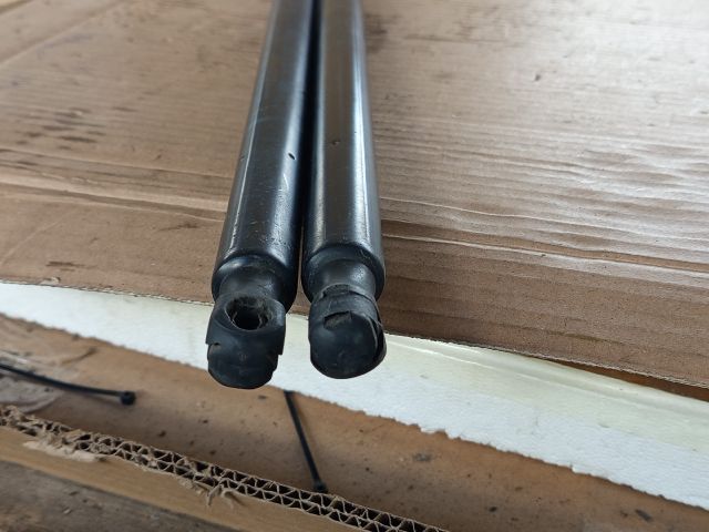 bontott RENAULT SCÉNIC II Gázrugós Kitámasztó Teleszkóp Pár Csomagtérajtó