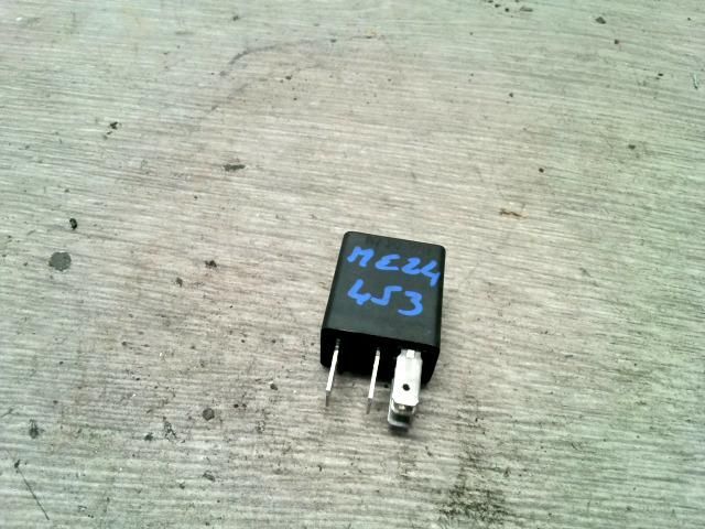 bontott RENAULT SCÉNIC II Irányjelző Relé