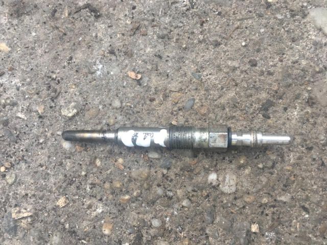 bontott RENAULT SCÉNIC II Izzító/Gyújtó Gyertya