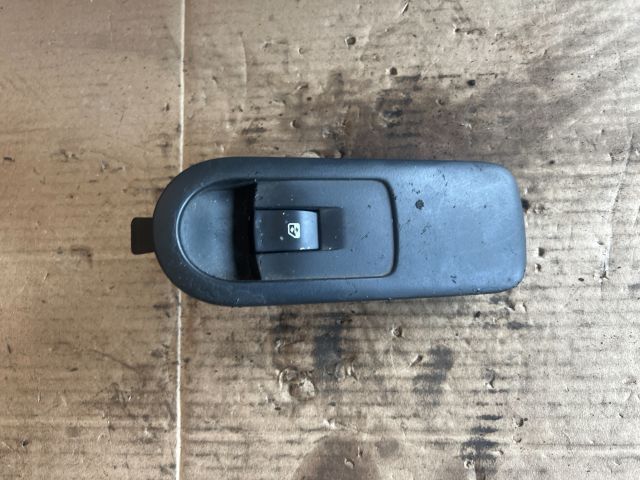bontott RENAULT SCÉNIC II Jobb első Ablakemelő Kapcsoló