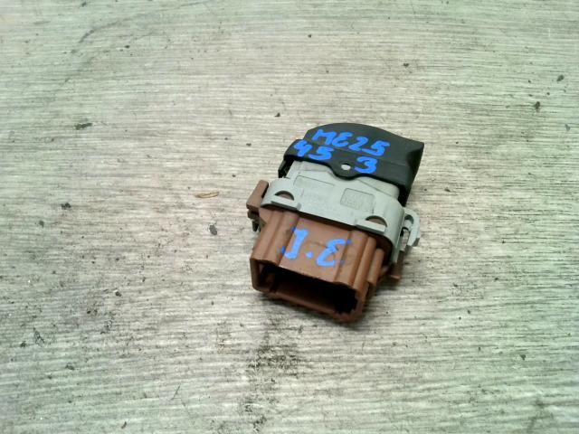 bontott RENAULT SCÉNIC II Jobb első Ablakemelő Kapcsoló