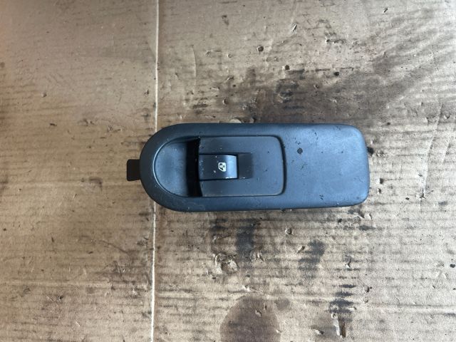 bontott RENAULT SCÉNIC II Jobb első Ablakemelő Kapcsoló