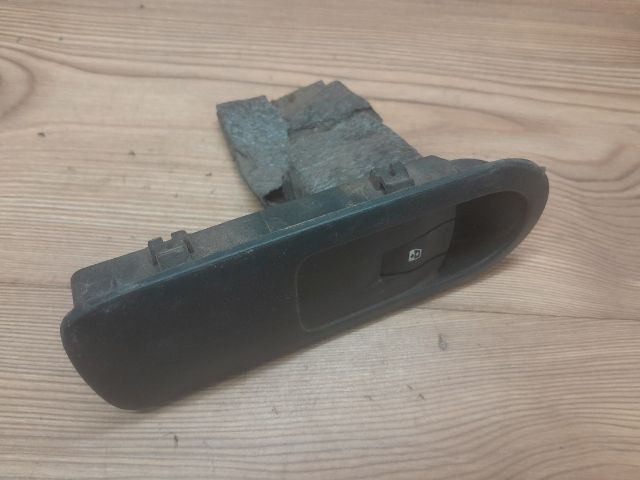 bontott RENAULT SCÉNIC II Jobb első Ablakemelő Kapcsoló