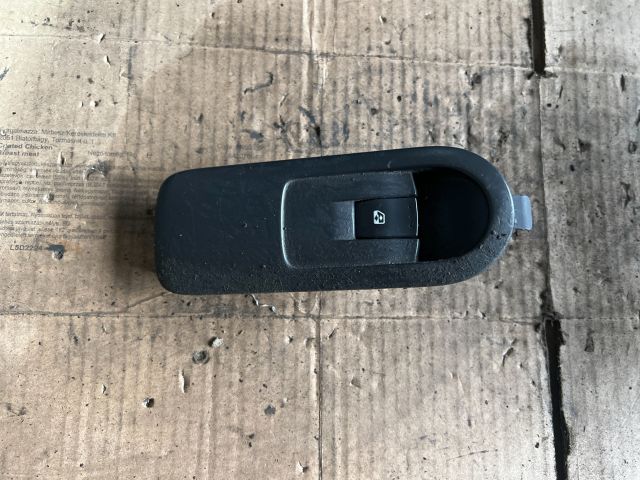 bontott RENAULT SCÉNIC II Jobb első Ablakemelő Kapcsoló