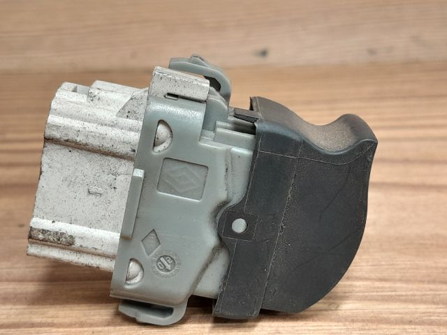 bontott RENAULT SCÉNIC II Jobb első Ablakemelő Kapcsoló