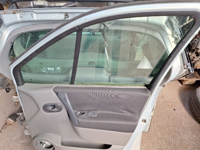 bontott RENAULT SCÉNIC II Jobb első Ajtó (Részeivel)